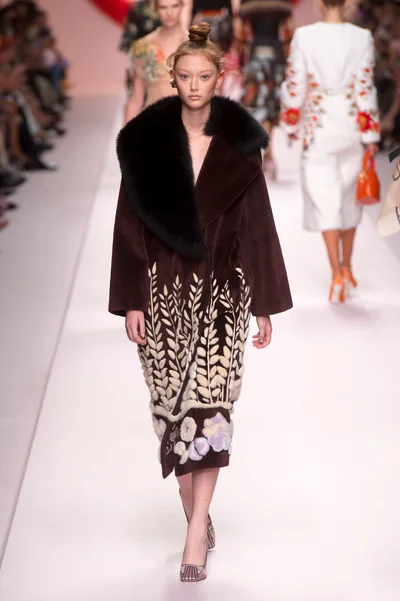 Look 43